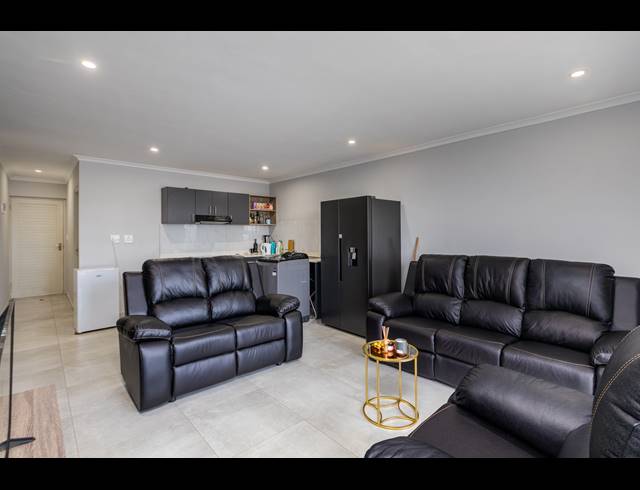 3 BEDROOM APARTMENT TO LET IN PARKLANDS